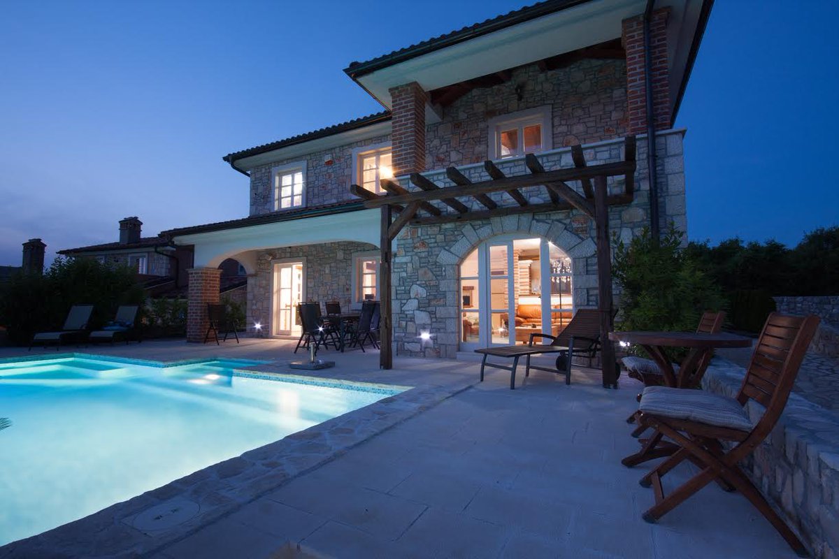 VisitKrk's tweet image. Luxury stone villa in Linardići on the island of Krk for 6 to 8 people, with private pool and jacuzzi.
More at: goo.gl/R5iKba
#VisitKrk #KrkIsland #PoolVilla