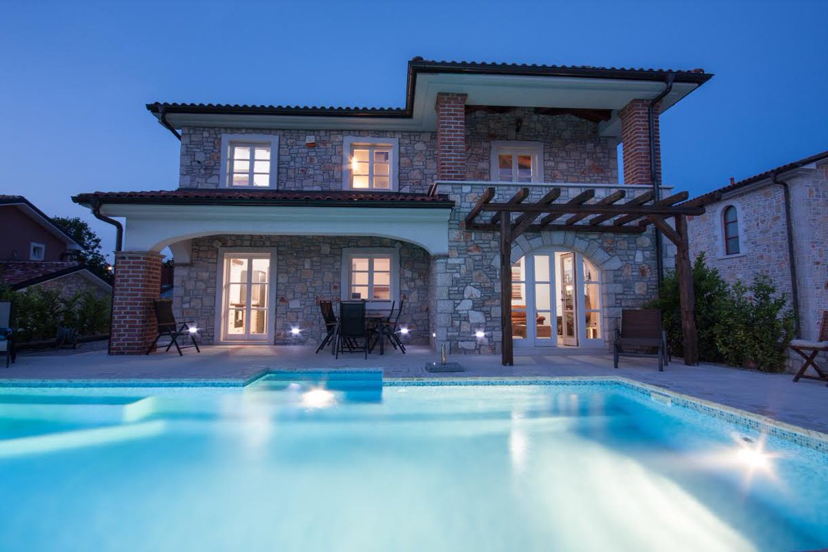 VisitKrk's tweet image. Luxury stone villa in Linardići on the island of Krk for 6 to 8 people, with private pool and jacuzzi.
More at: goo.gl/R5iKba
#VisitKrk #KrkIsland #PoolVilla
