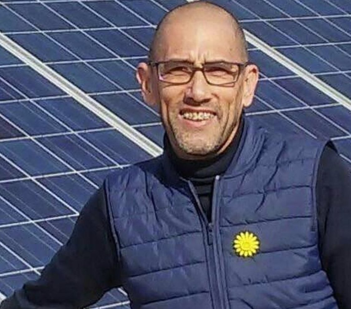 ANPIER_Asoc's tweet photo. Las caras de los #fotovoltaicos. Historias reales de un colectivo que está formado por decenas de miles de familias que se encuentra en una situación dramática, no solo en lo económico, sino también en lo anímico. https://t.co/jSHWqWPeJv. Vía @elespanolcom https://t.co/MXonOLs0JK