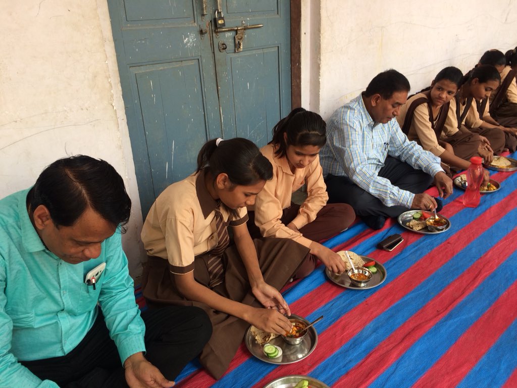 LeadingRajastan's tweet photo. An IAS Officer Who Is Always Helpful For Students All The Time This Time Again Jhunjhunu Collector Dinesh Kumar Yadav Share His Best Wishes To Board Students &amp; Also Had Lunch With Laadli Of JP Janu School Jhunjhunu. @IASassociation @VasudevDevnani @VasundharaBJP https://t.co/NLlawJF2Up