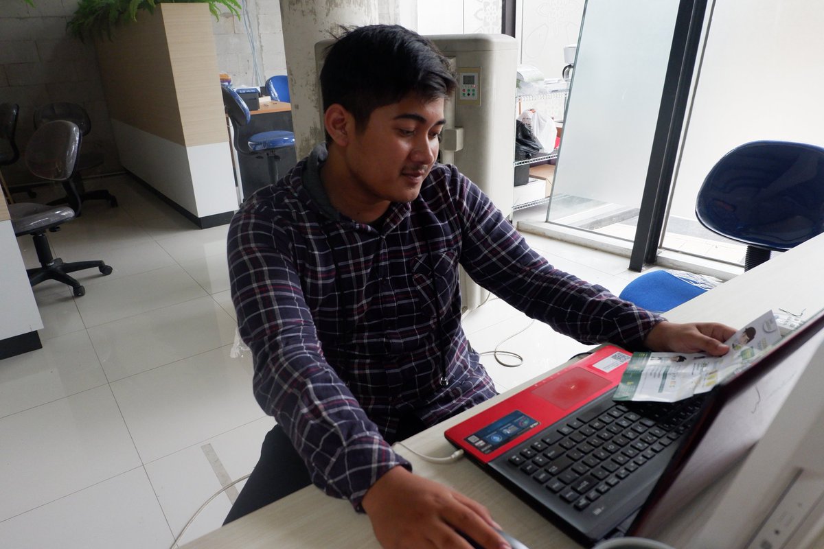 banten_update's tweet photo. Dua Anak Muda yang Menjadi Programmer Global di WGS Hub BSD City https://t.co/6CPz4ftAZ6 lewat @iconewscom #T3tapJokowi #SandiSusi910Shoes #StartYourImpossible #hackathon #IdolSpektaTop8 #Pinhantanas2018 #IndonesianIdol #GrabTakesYouThere #SambalKitaSambalIndonesia https://t.co/3yHqGpHXEn
