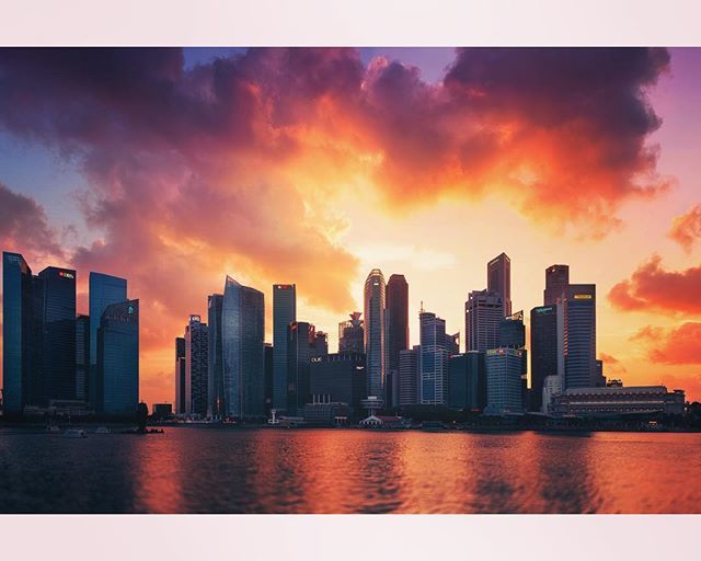 petestewphoto's tweet photo. ‘Fire in the Sky’
It took a few tries, but finally I managed to capture a decent sunset over the skyline of Singapore.
#singaporeskyline #visitsingapore #cityscapes #sgiger https://t.co/toBZL9ZBSg https://t.co/Fb5Z0HptqA