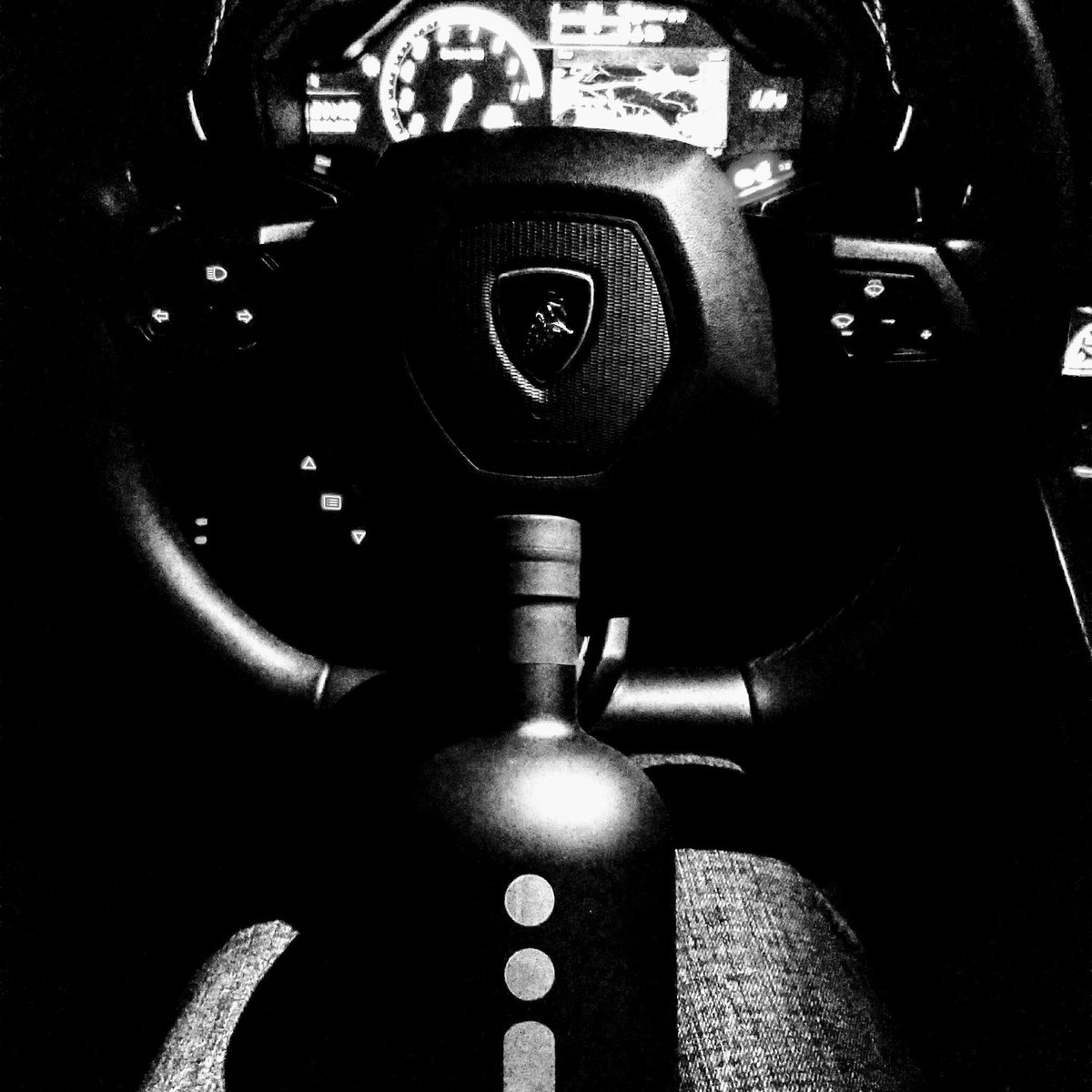 Uerve_Global's tweet photo. Lamborghini meets uerve south dry gin.
@GIN @Lamborghini @FTLuxury @MacCocktail @love @carsdotcom @ThomallaSophia @TheBorisBecker @heidiklum https://t.co/1oufvzpjbg