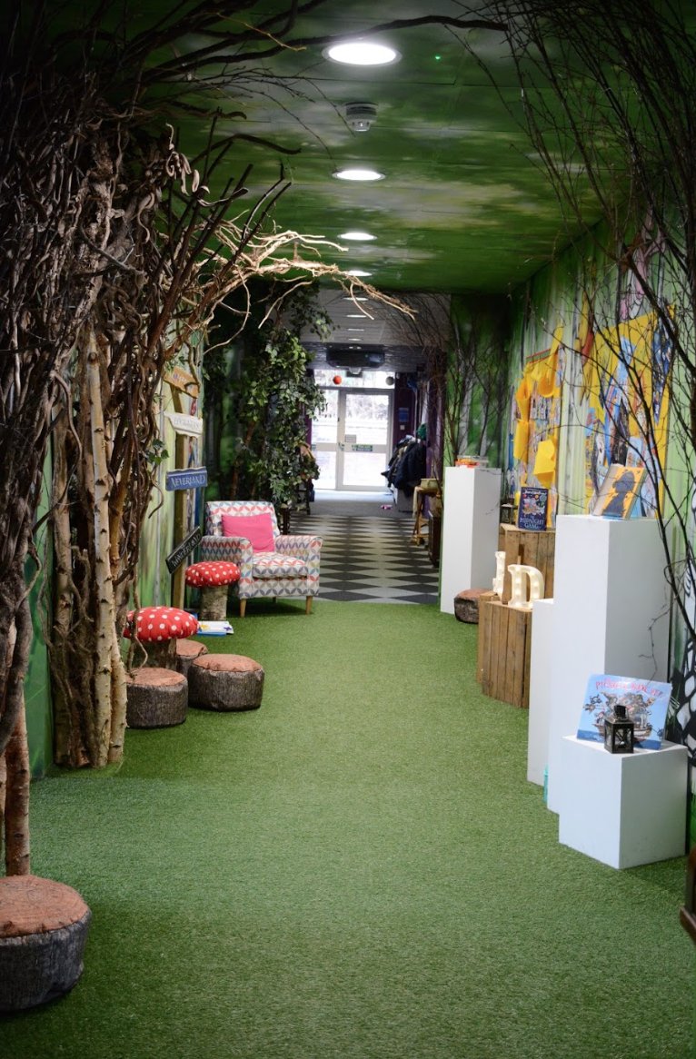 Fulbridge_Lit's tweet photo. Our new Book Nook is now open! @WorldBookDayUK @fulbridge_acad #reading #WorldBookDay https://t.co/hZxyo9OBMe