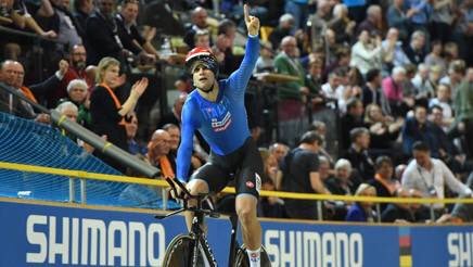 Campione del Mondo... #Ganna esaltante nell’inseguimento individuale... Ai mondiali di #Apeldoorn2018 un bis iridato accompagnato dal record italiano... Grande Filippo!!! 🇮🇹