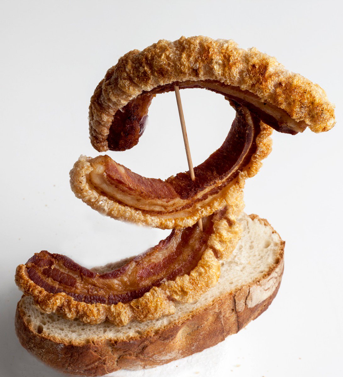 Damos la bienvenida a #Soria a los aficionados del <a href="/RealZaragoza/">Real Zaragoza</a> ⚪🔵 que se disponen a vivir el #DerbydelMoncayo ⚽🏔No os olvidéis de probar en vuestra visita la auténtica #energíasaludable de nuestra tierra, el <a href="/TorreznodeSoria/">Torrezno de Soria</a> 😉🥓
#NumanciaRealZaragoza