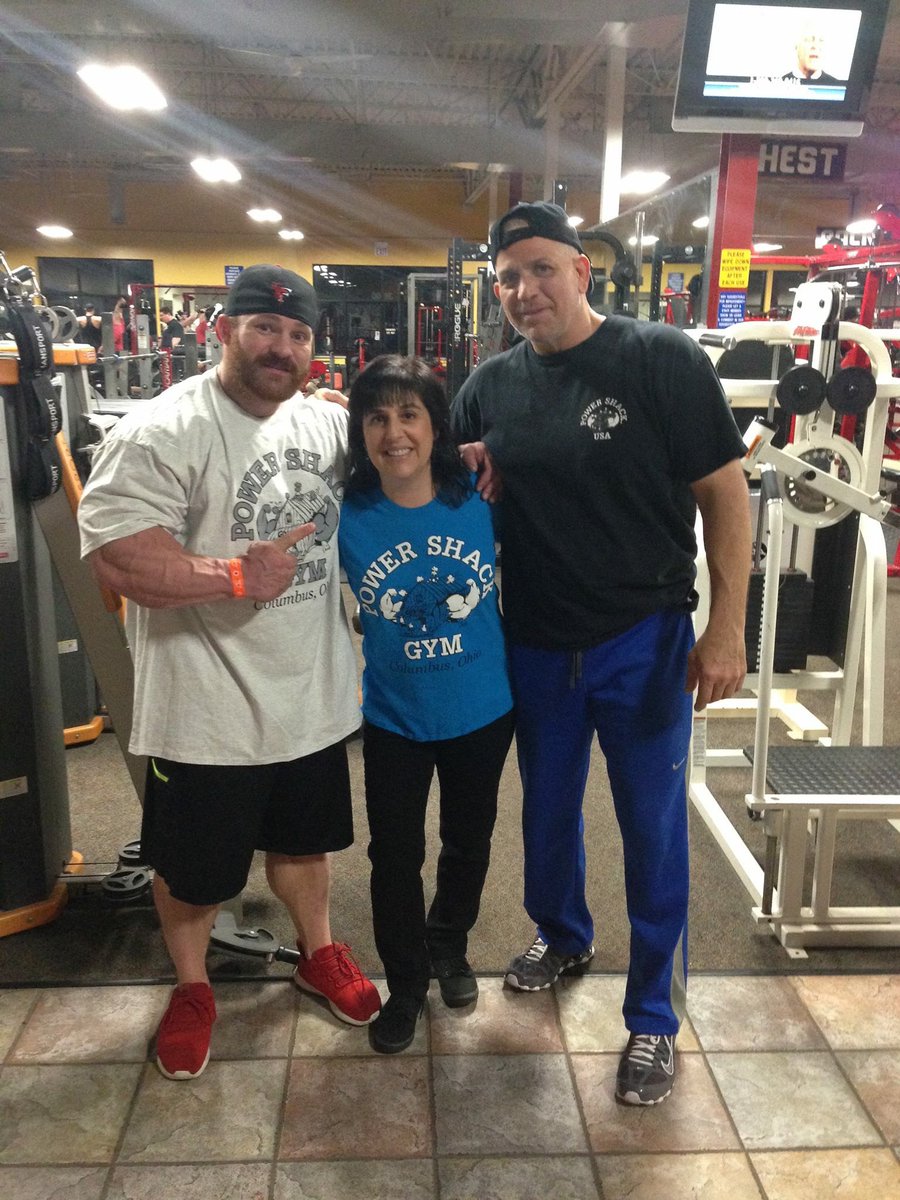 PowerShackGym's tweet photo. #NewProfilePic
#PowerShack owners Phil and Mary Massinople w/ 6x #MrOlympia @Flex_Lewis at our #Hilliard location. Thanks for stopping by again!
#IFBB #Arnoldclassic #ArnoldClassic2018 #ASF18 #Arnold #arnold2018 #swag #fitness #bodybuilding #legend https://t.co/4Dass1jzxS