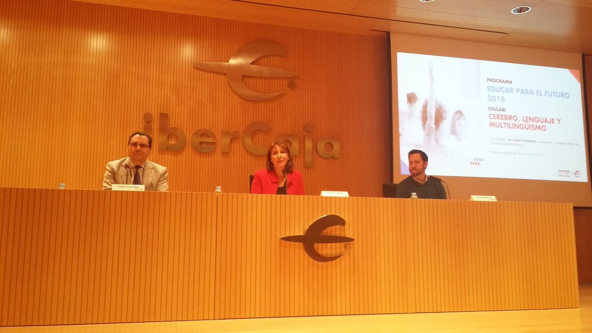 tomasguajardo's tweet photo. .@GobAragon .@MaytePerez2 .@IbercajaSocial .@amfarregau .@orezgz .@CendoyaA .@InnovaEducAr #educarparaelfuturo ciclo "cerebro,lenguaje y multilingüismo" .@CARLEE_Aragon #modelobrit https://t.co/5Jl9deNQE3
