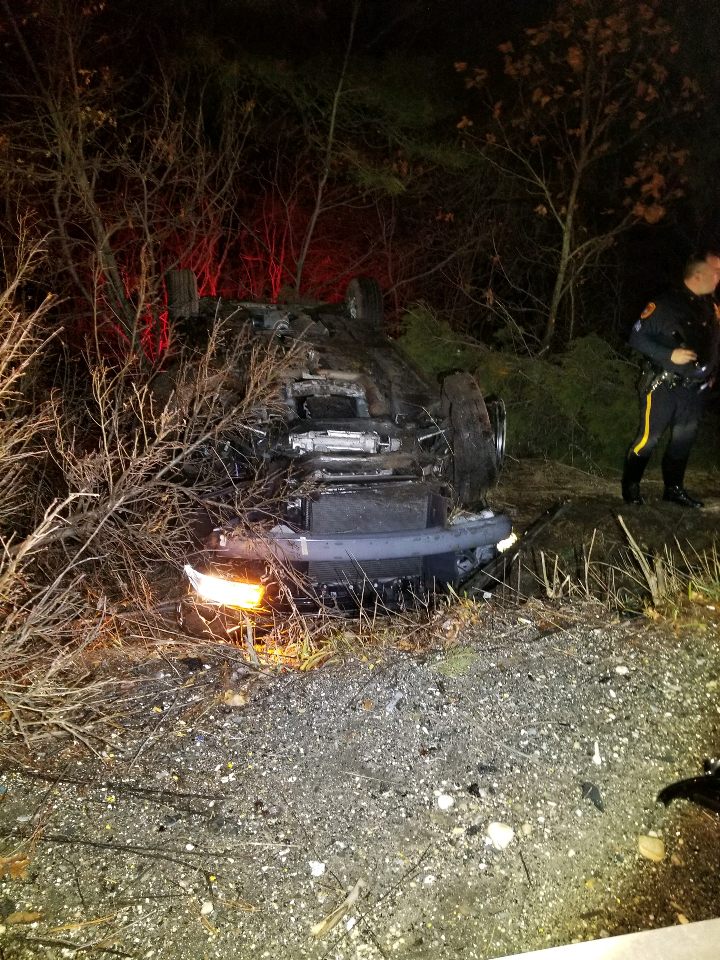 Stringernews's tweet photo. Islandia, NY- A driver was transported with minor injuries after he flipped his vehicle just after 3AM on the eastbound L.I.E. https://t.co/AaggM8C4GJ