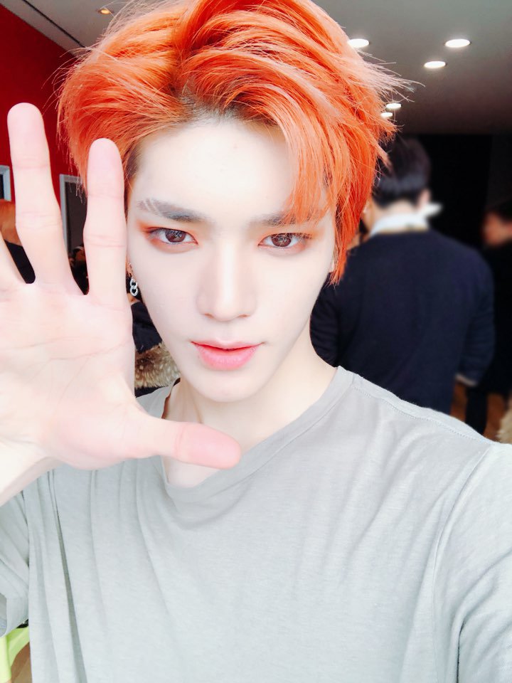 NCTsmtown's tweet photo. 오늘 조명이 밝아서 셀카 많이 찍어봤어요 ㅎㅎ 여러분 오늘도 응원 많이 와주셔서 감사합니다 ! 알러븅 ~
-TY https://t.co/tvcJBGExo5