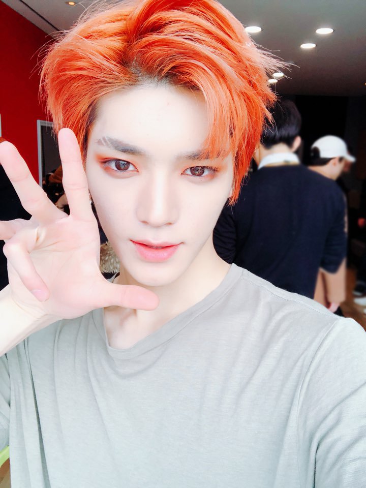 NCTsmtown's tweet photo. 오늘 조명이 밝아서 셀카 많이 찍어봤어요 ㅎㅎ 여러분 오늘도 응원 많이 와주셔서 감사합니다 ! 알러븅 ~
-TY https://t.co/tvcJBGExo5