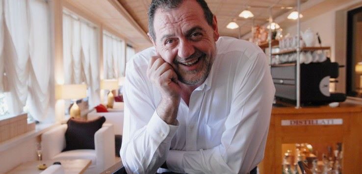 Gianfranco Vissani, storico chef della sinistra, dice: "Voterò per Matteo Salvini, serve un uomo forte, di rottura, contro ogni inciucio. Salvini difende gli operai molto più del PD e del burattino Renzi".
Grazie!