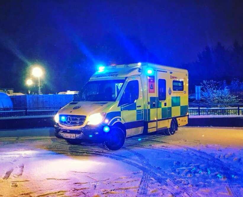 Have fun in the snow, but please be careful

We were called to a patient with injuries due to a sledding accident 

We used our #Faretec carrier to transport the patient 250metres across the snowy terrain to an awaiting ambulance

#London #se5 #BeastfromtheEast #UKHART #staysafe