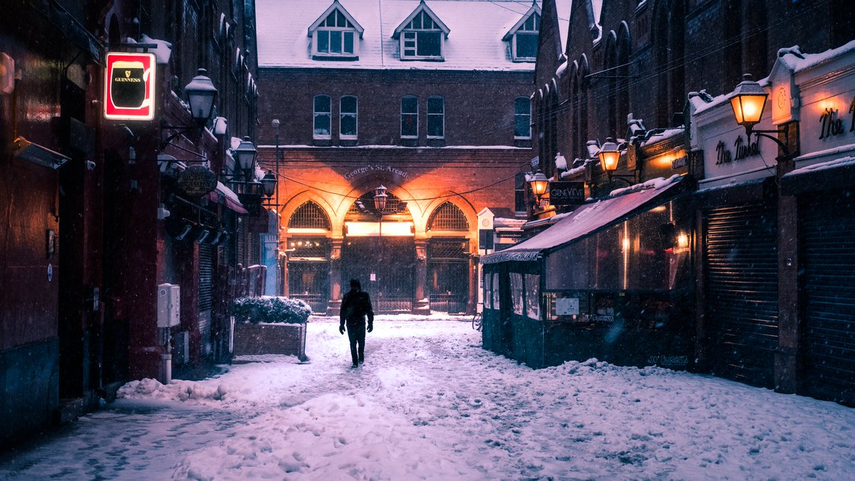 giu_milo's tweet photo. Walking in the snow - Dublin, Ireland - Color street photography #dublin #thebeastfromtheeast #dublinsnow #streetphotography #snowindublin #stormemma https://t.co/Sf8VvH5opD https://t.co/M0l9oKtsm4