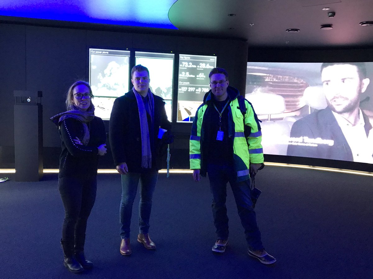 Koskiaki's tweet photo. Fortum Charge&Drive koeajaa uuden showroomimme Tesla Club Finlandin kanssa. #fortumexperience #Fortum #ChargeDrive https://t.co/Ol0AnIqtZN