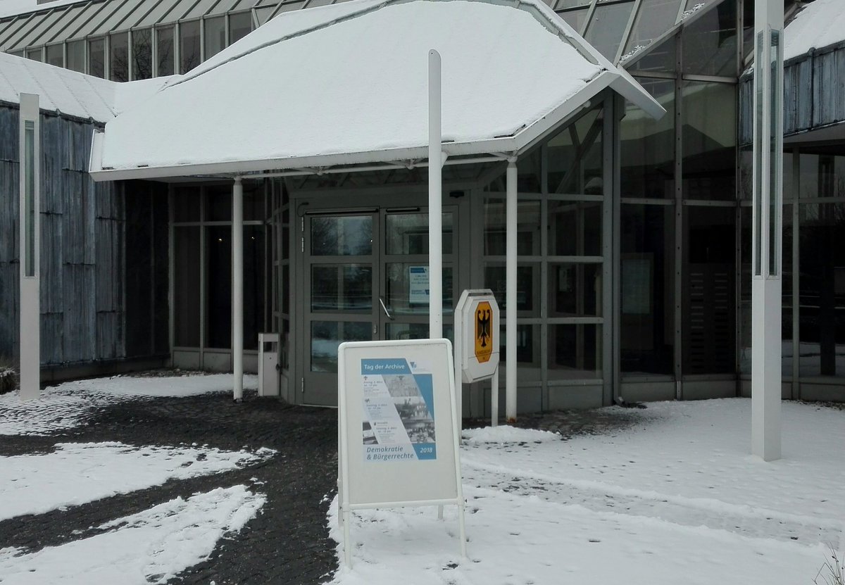 bela_M68's tweet photo. es geht los #tagderarchive im #BArchKo 10-17 Uhr #vda https://t.co/xb0hGF7I18 https://t.co/WXcfmcl571