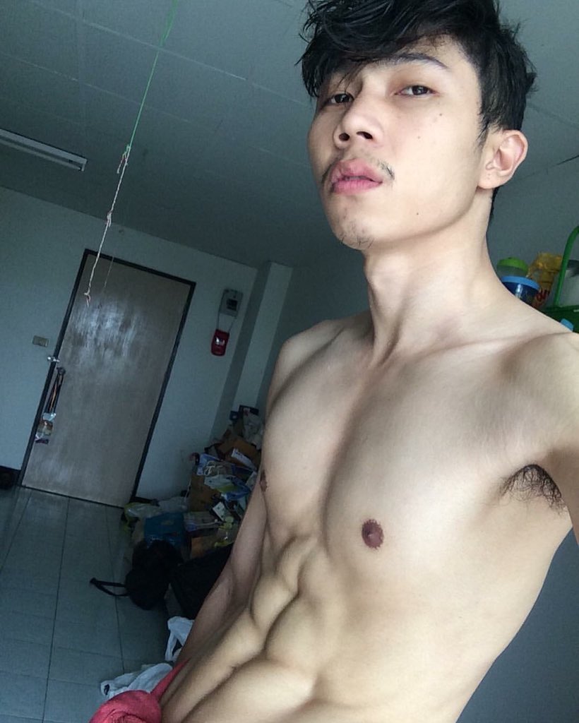 9KENTe's tweet photo. ใกล้จะสงกรานต์แล้วนี่ เตรียมปั๊มหุ่นไว้ให้ดีๆ กันนะครับ #9KENTe #FreshCam #Summer 🔥 https://t.co/EoJXpbyGgj