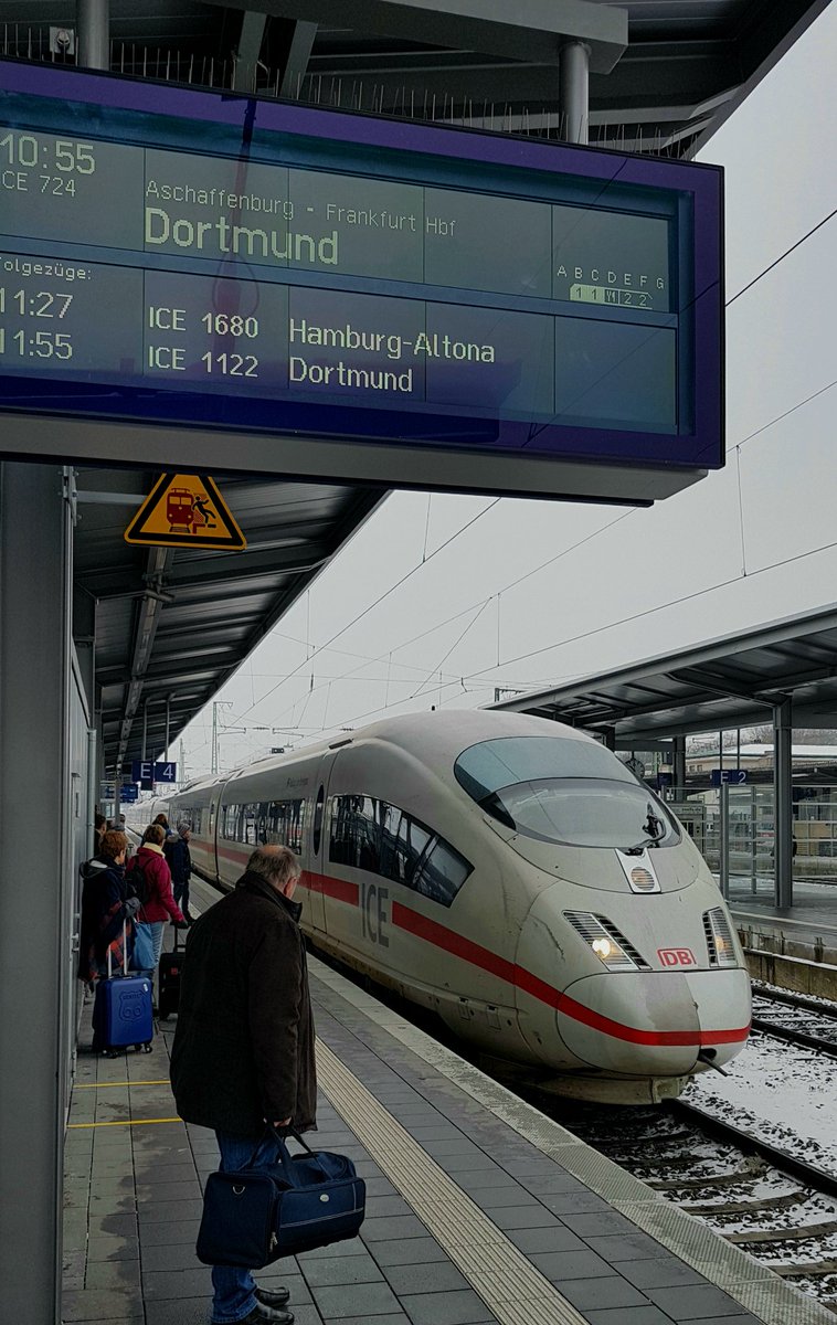 Opernjunkie's tweet photo. weiter geht's nach Essen zu den Erdgeistern 😎 #HansHeiling #Marschner #Operntrip https://t.co/l2XtYurTrG