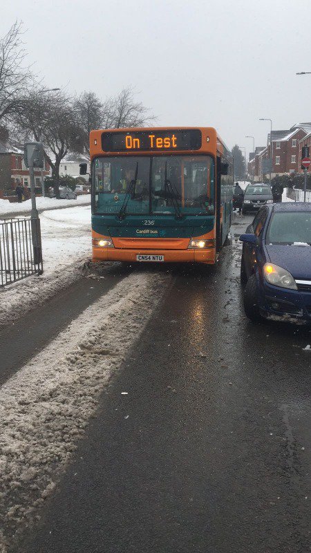 Cardiffbus's tweet image. Good news ❄❄. After a sterling effort by our team, limited services are commencing on the 17/18 and 27. Services will be confined to main roads only. Please wrap up warm and be patient - our drivers will need to proceed with extreme caution. 🚍🚍☃☃