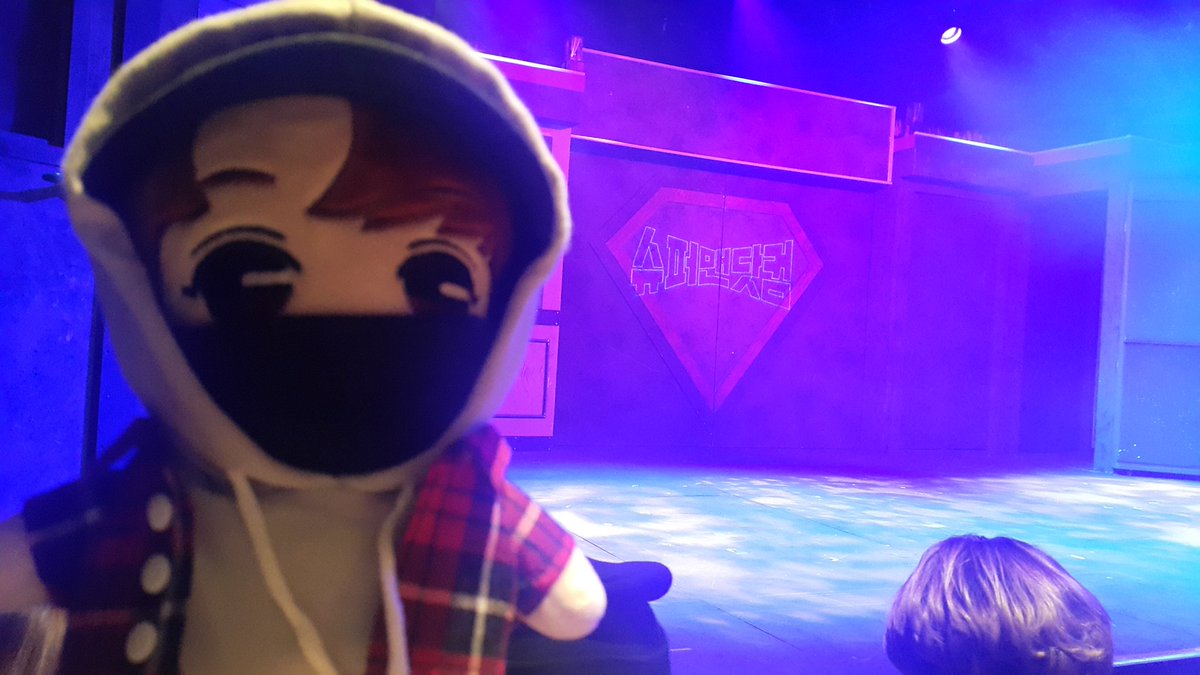 silverbebe0201's tweet photo. #토경이 연예인 중무장하고 #슈퍼맨닷컴 보러옴ㅋㅋㅋ #극단소년 #블락비 #피오 #표지훈 https://t.co/x0fuxmlZu0