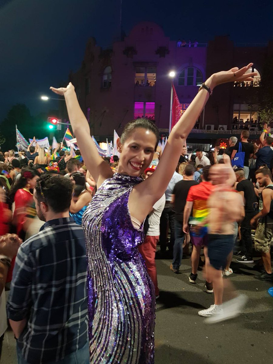 gorfern's tweet photo. Sydney Mardi gras อ่ะเหรอ ก็สนุกเบาๆนะ 555 คือสุดมาก คนเยอะมาก สนุกมากกกก.. 

Dress : #pedvintage #เป็ดปักเลื่อม
#เทยเที่ยวไทย #เทยเที่ยวซิดนีย์ 
#MardiGras40 https://t.co/a4dxuPQhXs