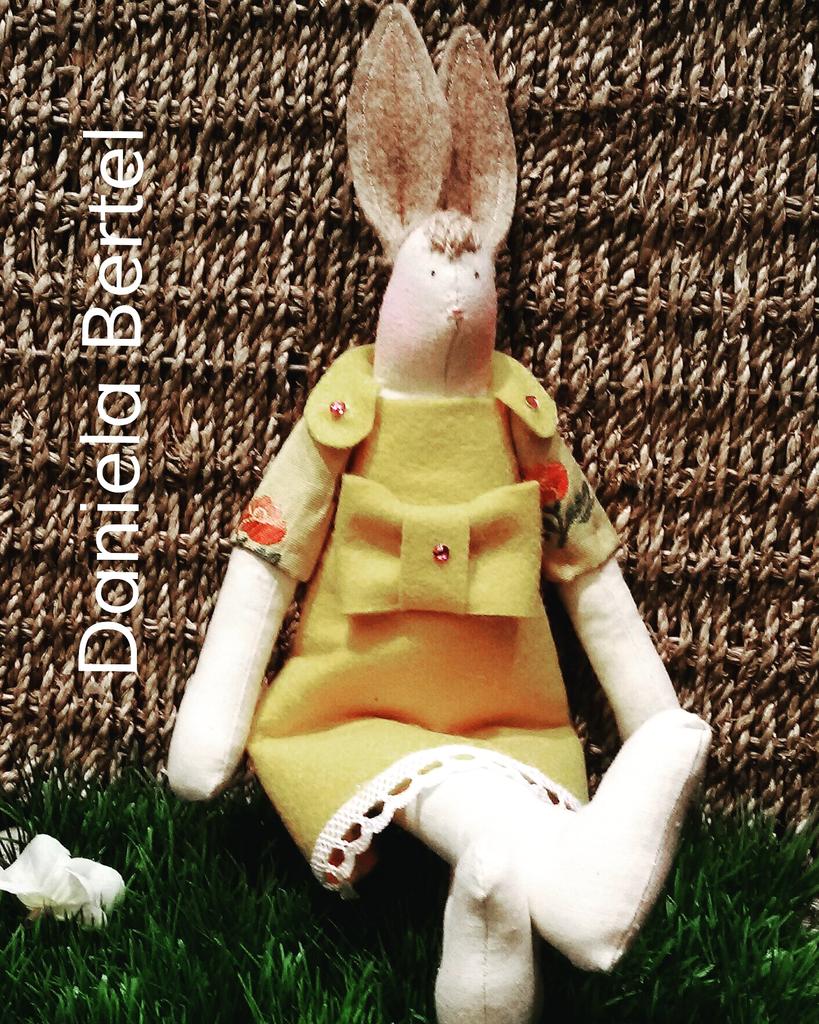 DBertelBambole's tweet photo. Gessica...la Coniglietta 🐰 😃 #Handmade in Italy
#HandmadeinItali  
#dolls #bambole #ballerine https://t.co/YmMFn8wjZe