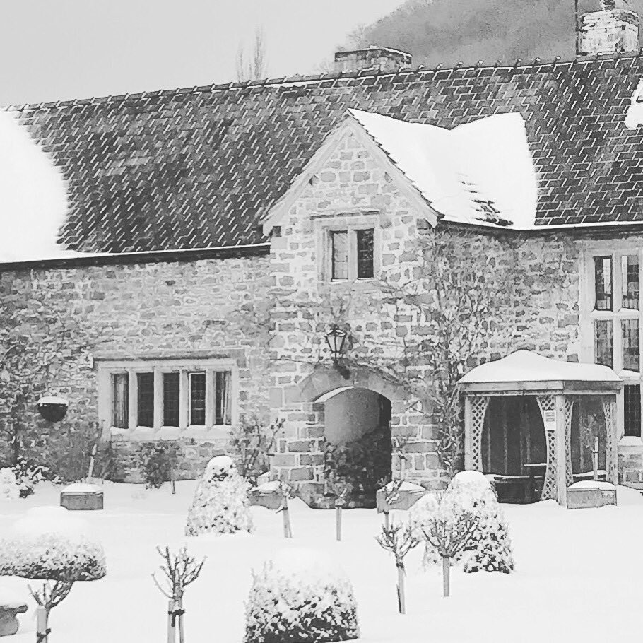 OldCourtHotel's tweet image. Open All Day again today for those who are on walk about #openforbusiness #needtogetout #dogswelcome #snowday2018
