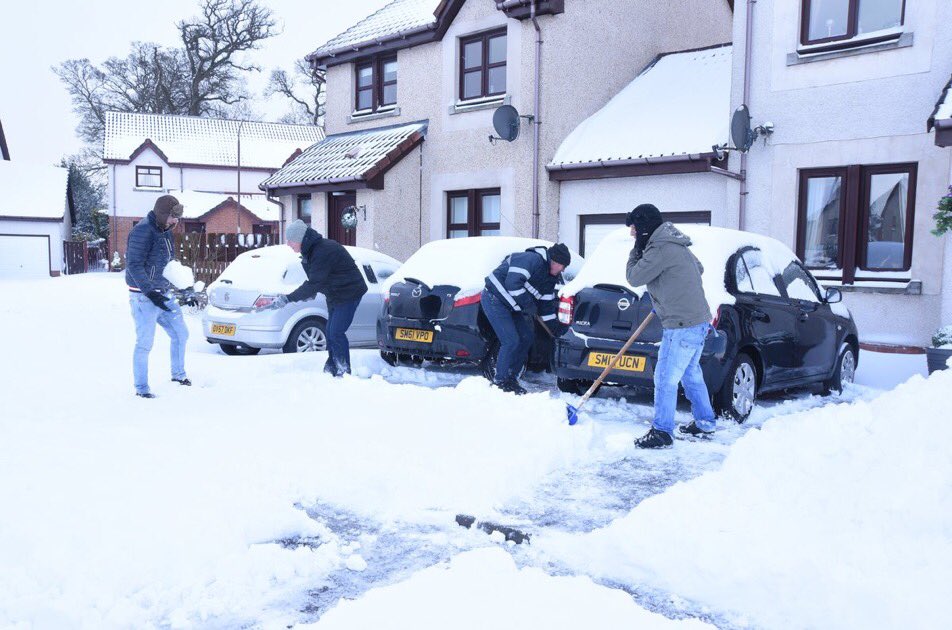 falkirkcouncil's tweet photo. Huge thanks to everyone taking part in community clear ups today. We really appreciate all your help to beat the #beastfromtheast #communityspirit 
https://t.co/yXtbDWI53g https://t.co/7zYPOY3hnm