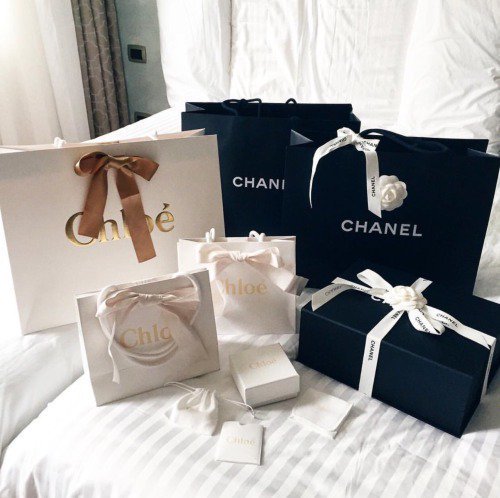 Special подарок бренд. подарки для парней айтишников. цветы и подарки картье. бутики луи виттон шанель диор. шопинг брендовые пакеты.