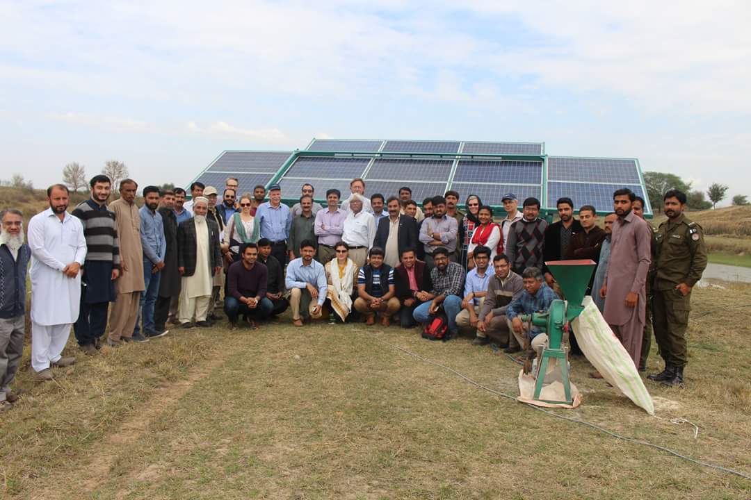 isalardogar's tweet photo. Major invention of #PARC @pid_gov under @hi_aware project named Mobile Solar Water Pumping System. @icimod @WUR #bcas @hi_aware colleagues during field visit in Chakri- Pakistan. #ccaps18 #climatechange #islamabad #hiaware https://t.co/KvAwglbEnh