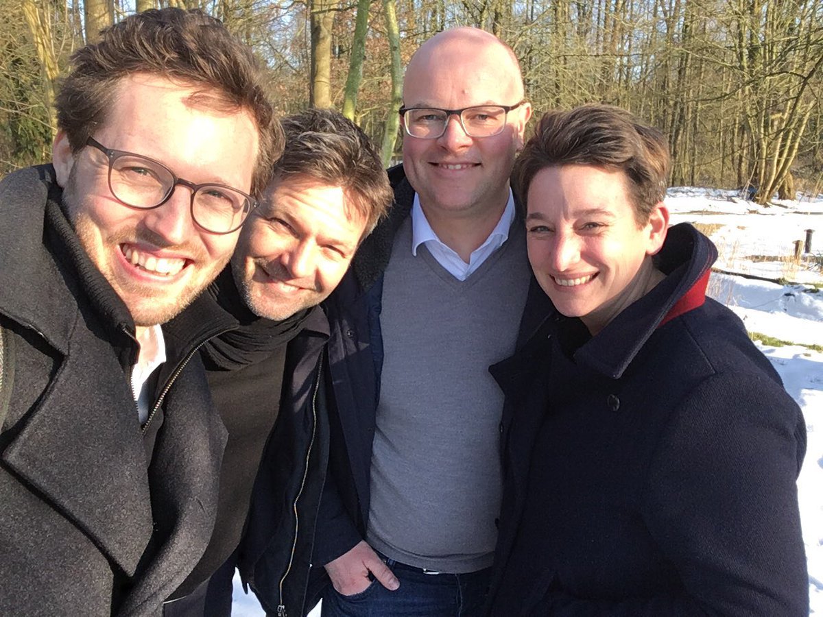 JanAlbrecht's tweet photo. Auf zu neuen Ufern: Minister für Digitales und Draußen. Im September geht es für mich aus dem Europäischen Parlament in die Schleswig-Holsteiner Landesregierung. Eine tolle Aufgabe, auf die ich mich sehr freue: https://t.co/nHv0K5PDZ2 https://t.co/EbA3uzzLmp