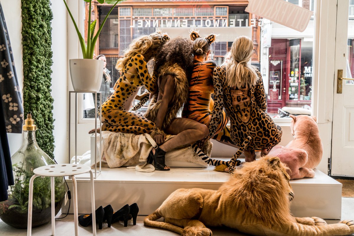 wwfnederland's tweet image. Tigers, cheetahs, leopards and lions are brought to life by famous Dutch bodypainters in #Amsterdam city centre. 🐯🦁🐱#WorldWildlifeDay We love #BigCats (cc @WWF_tigers @stichtingspots @gwwinkel #PromoVisionModels