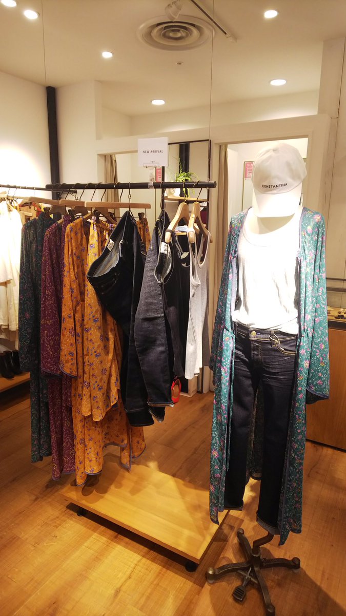 ルミネエスト新宿 Twitterissa B1 アングリッド おすすめ春アイテムは花柄ブラウス 3 8からはオリジナルダイアリーのノベルティがスタート 春の最強トレンドコーディネート B1フロア ルミネエスト Staff Instagram T Co Fhj9nvmpmr