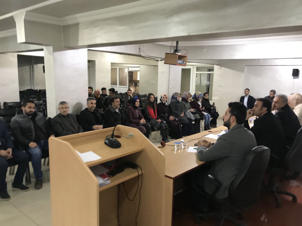 İl Başkanımız <a href="/MHanefiGuler/">Mehmet Hanefi Güler</a> Başkanlığı’nda Kadın Kolları Başkanımız Tuğba Varolgüneş, Gençlik Kolları Başkanımız <a href="/yusufbayantemur/">Yusuf Bayantemur يوسف</a> ‘un katılımıyla İl ilçe Tanıtım ve Medya Başkanlarımızla toplantı düzenlendi.