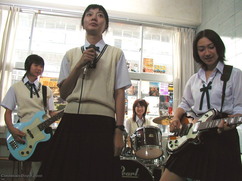 浮き雲 リンダ リンダ リンダ 文化祭直前に二人のメンバーが抜けた女子高生バンド 急遽 韓国人留学生のソンをボーカルに迎えブルーハーツの曲に挑むが 青春モノらしからぬオフビート感で青春の熱さと苦味を描く山下敦弘作品 バンド名の