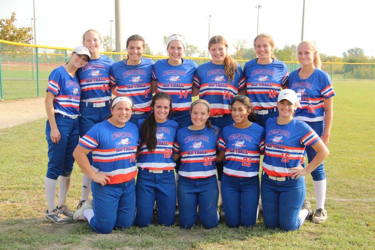 LouBelle73cem's tweet photo. Headed out today to watch this awesome group of @HitDogsAcademy ladies on their quest for one last piece of hardware before they pause for High School season! ⚾️💙🧡🐶 #mchd18u #fastpitchislife @abbyymcgee @CatieTroy17 @Emily_morrow19 @stambaugh11 @rachel_mackey44 @noldrham https://t.co/SSNeUcTeBW