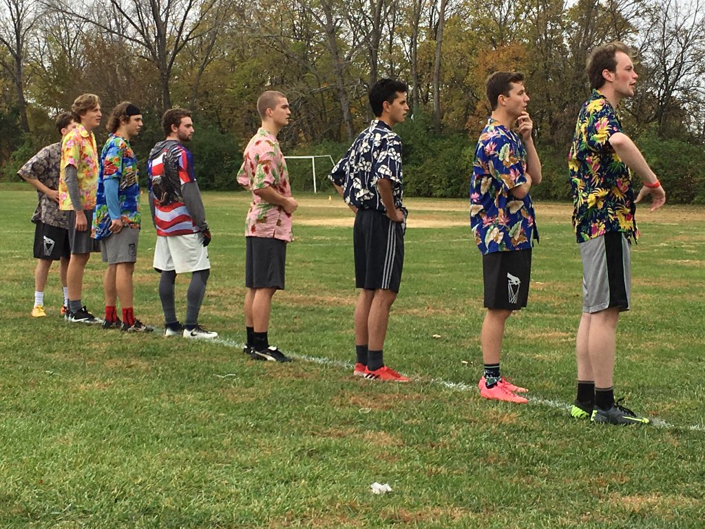 sukiparrish's tweet image. Packing up the car to road trip to watch @goprocks. Bringing 2 dozen chocolate chip banana muffins. #teamfuel  #midwestthrowdown