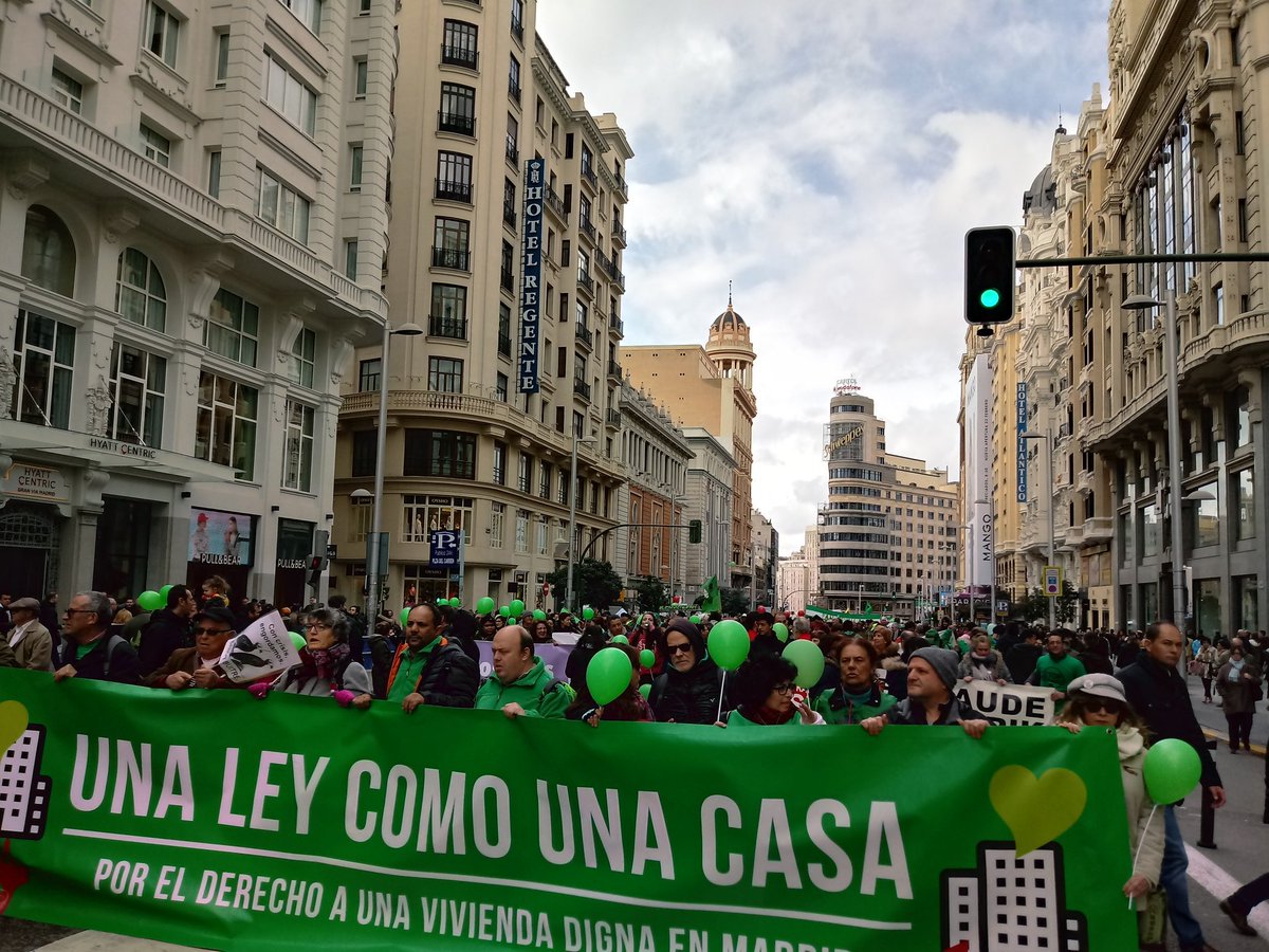 PAH_Valencia's tweet photo. Porqué @LA_PAH lo vale,💚
Por el derecho a techo.
Por nuestras leyes vetadas @PPopular @marianorajoy
Por nuestros hogares!!!! 
#UnaSillaParaRajoy https://t.co/5ezOcKKvJH