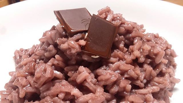 Sangiovese of Romagna to prepare my Risotto. The match with raw chocolate is simply perfect. • • • • • #foodgasm #dinner #hungry #foods #cheese #bacon #eat #lunch #eating #foodpics #foodinstagram #foodlover #pizza #cheesy #burger #cupcake #fruit #videos #tutorial #mozzar…