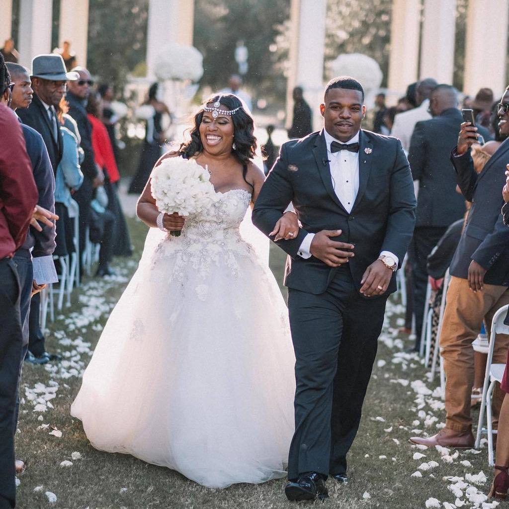 munaluchiBride's tweet photo. They’ve got that “just said I do” glow! ✨ Congrats to the happy couple! #Munaluchi #munaluchibride #justmarried .
.
#Repost @largerthanlifeevents
・・・
@salis_musik + @such.an.african Celebrate their first #ValentinesDay as Husband and Wife! #flowerst… https://t.co/clj1BU2uWS https://t.co/ZzmN3cApLf