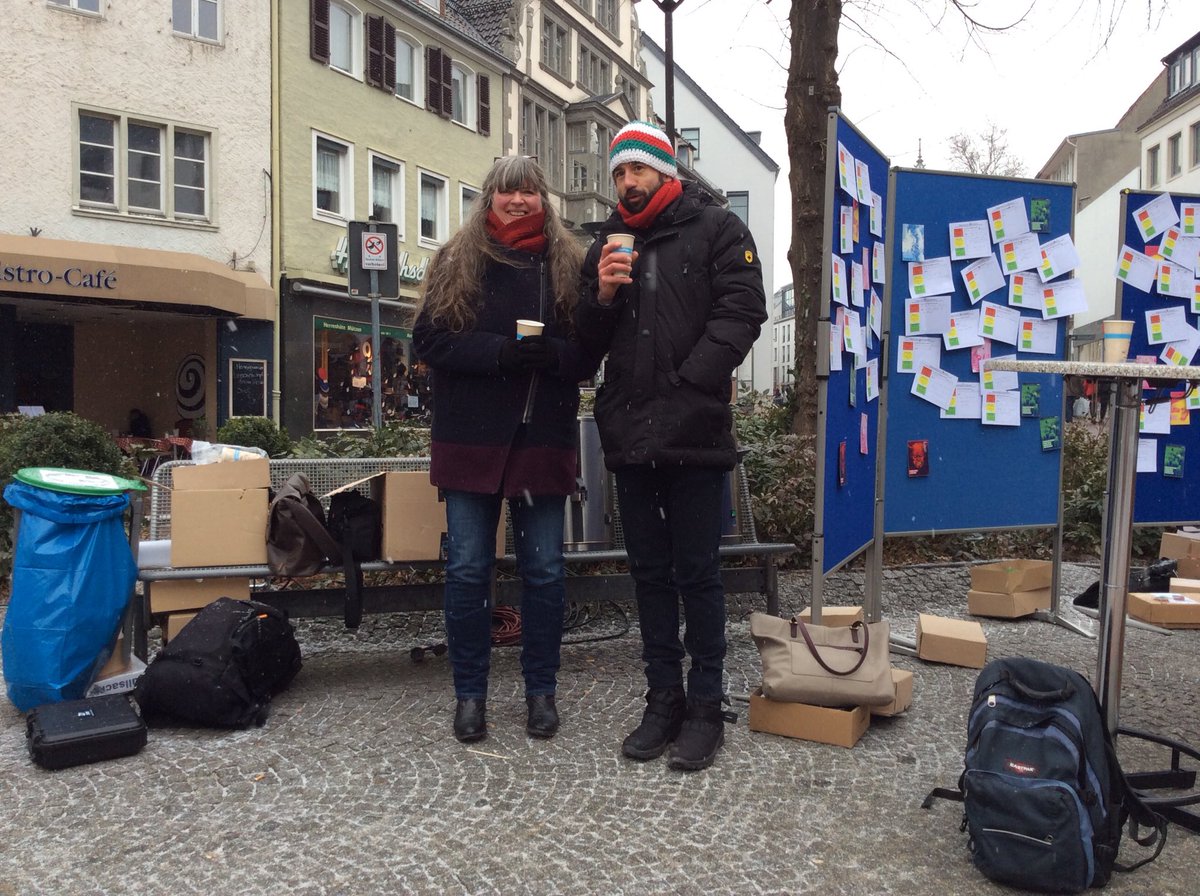 matjes49's tweet photo. Und Grüße von Marin Schöber und Manager Tobias Weismantel von der Superaktion in #Paderborn. Der Deutsche Katechetenverein schreckt vor nichts zurück, Freiluftunterricht bei Minusgraden @dkvmunich #daRUm https://t.co/lhnNI3902c
