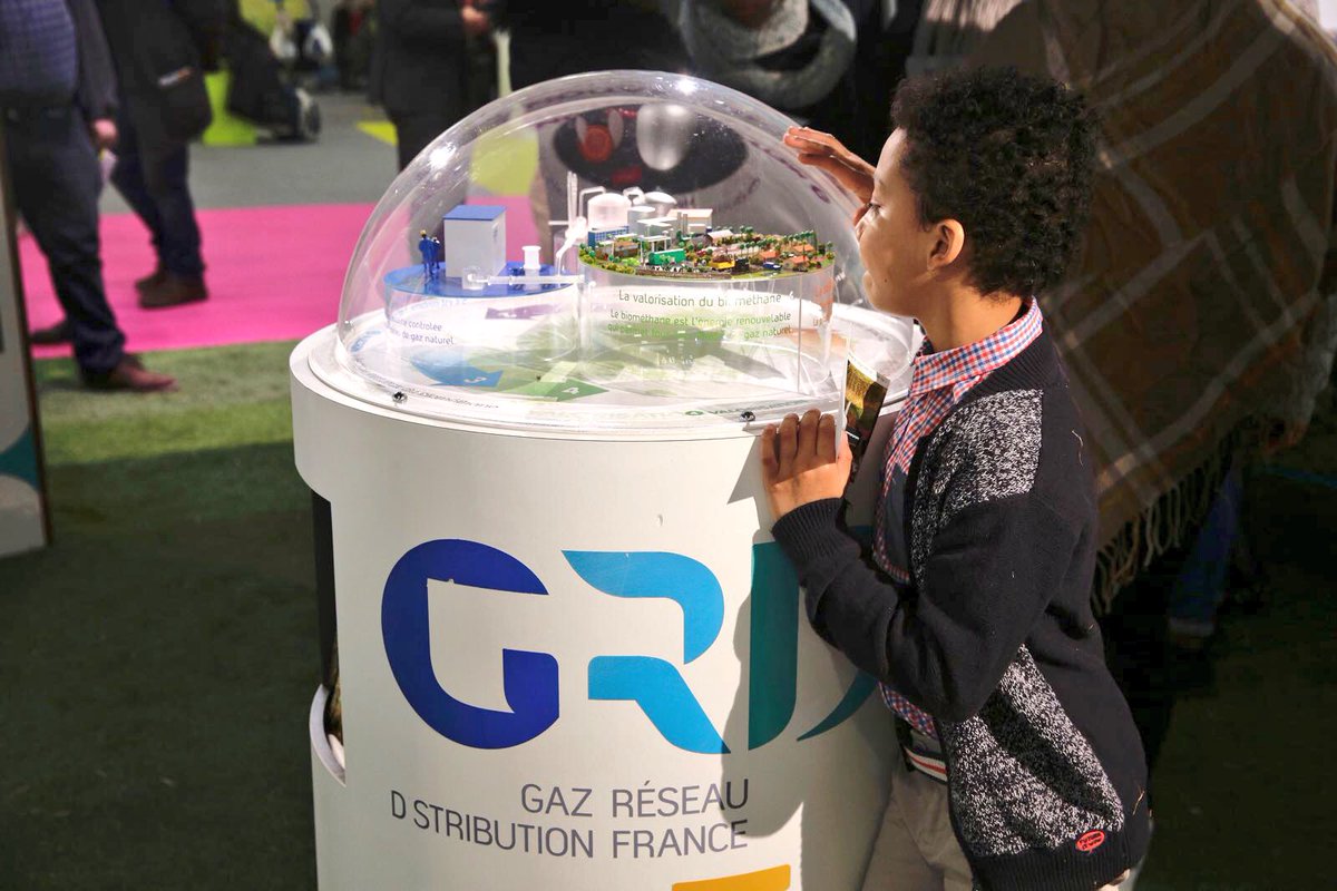 GRDF's tweet photo. 8ème journée du @Salondelagri ! Passez nous rendre visite en famille sur le stand #GRDF (E025 Hall 4) et participer à nos animations 🐮📸 autour du #GazVert, une #énergie renouvelable produite par les #agriculteurs 👩🏼‍🌾👨🏽‍🌾🌾 #ÉconomieCirculaire #LeGazCestLavenir #SIA2018 https://t.co/VJ0wNJdMIT