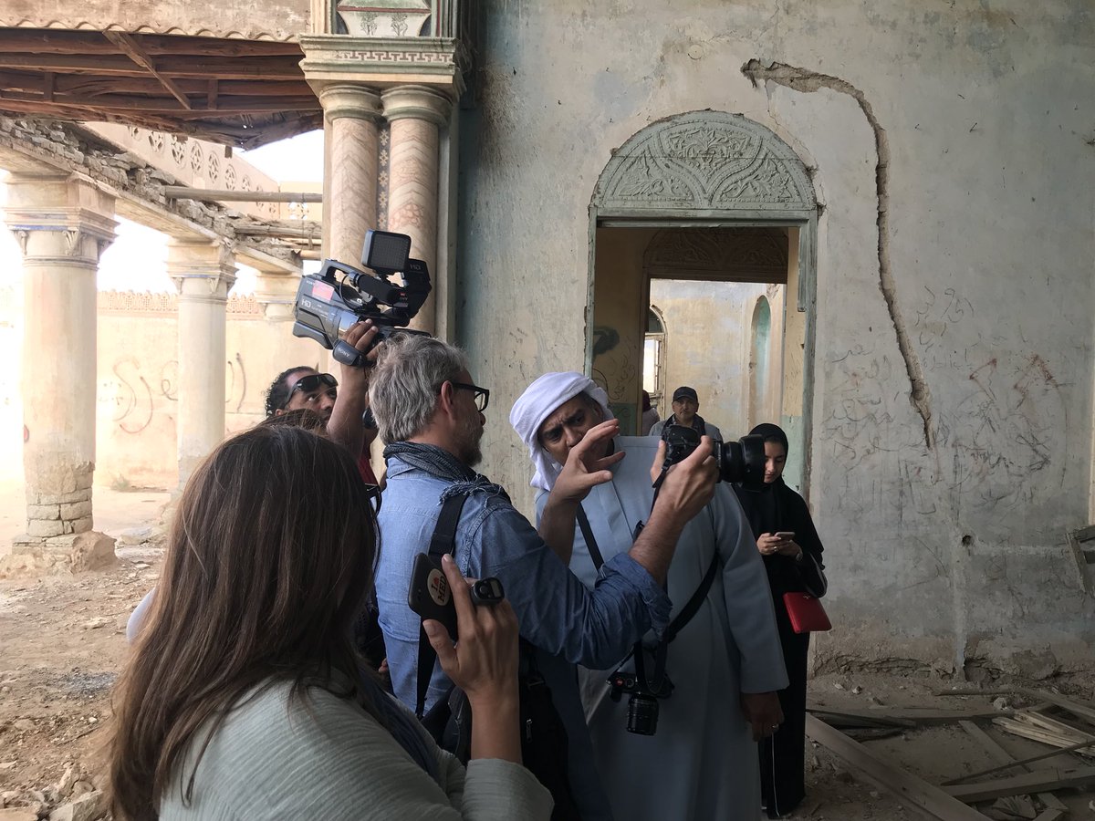 ItalyinJeddah's tweet photo. Sono iniziati gli #ItalianDesignDays a #Gedda con il workshop di #LucaCapuano Ambasciatore del #Design #Italiano su #fotografia dell’ #architettura in collaborazione con @SaudiArtCouncil https://t.co/3utujM7vHa