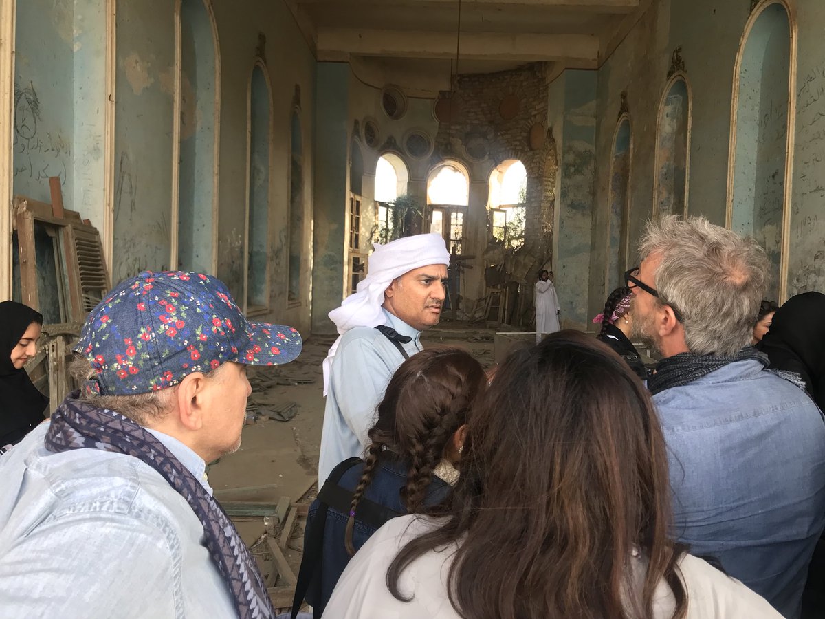 ItalyinJeddah's tweet photo. Sono iniziati gli #ItalianDesignDays a #Gedda con il workshop di #LucaCapuano Ambasciatore del #Design #Italiano su #fotografia dell’ #architettura in collaborazione con @SaudiArtCouncil https://t.co/3utujM7vHa