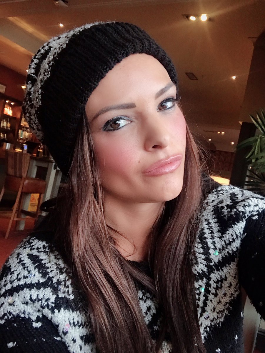 HollyMcguirexx's tweet image. #PubLunch #MyLocal @OfficialHollyM1 #ChristmasJumper #WinterWarmer