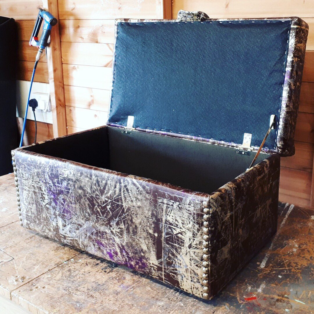 JDCruzBags's tweet photo. What’s happened with our #SnowDay2...We have been making this beauty! 
This first piece is just £299! 😍
#Ottoman #interiors #smallbizsnowday https://t.co/EGmQG2uOXZ