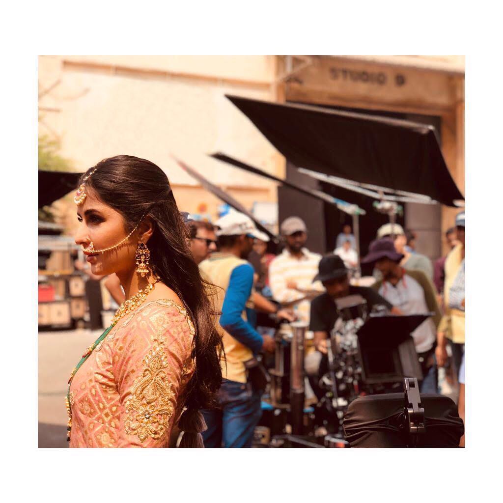 #OnTheSets: #KatrinaKaif stuns in her traditional avatar for her upcoming flick #Zero!