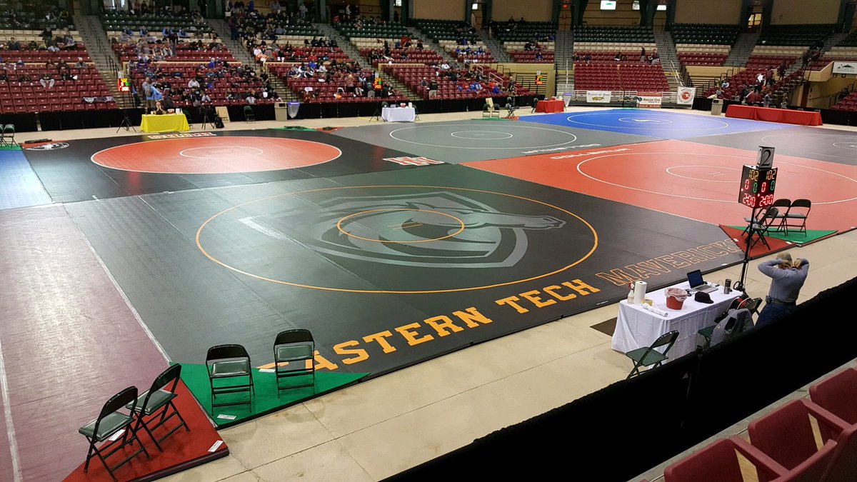 CheerEastern's tweet image. Best of Luck to our Wrestling team at States today!  #MakeittoMedal #MatMagic #Mavericks