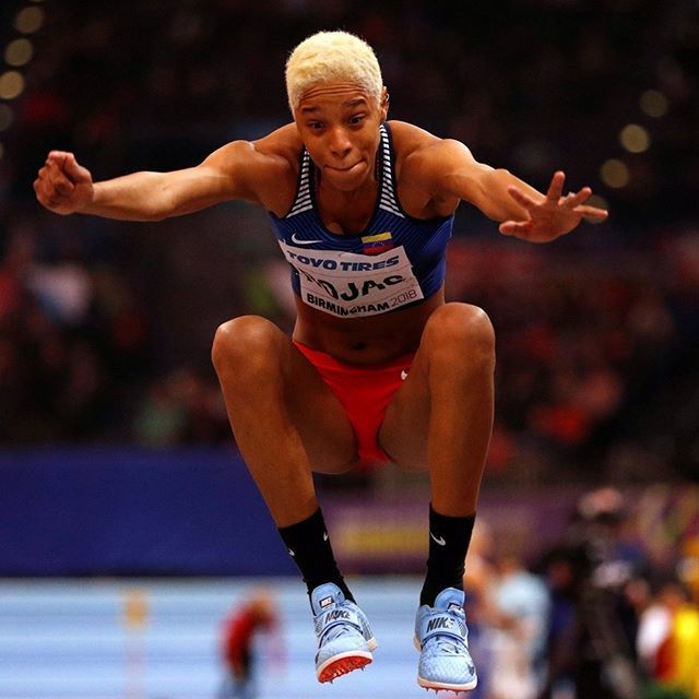 la_patilla's tweet photo. La venezolana Yulimar Rojas, de 22 años, campeona del mundo bajo techo y al aire libre, revalidó su título en sala con el mejor salto mundial del año (14,63), por delante de la jamaicana Kimberly Williams y de la española Ana Peleteiro.

El oro de Rojas … https://t.co/7KnjC6RGgA https://t.co/bZYStibLEv