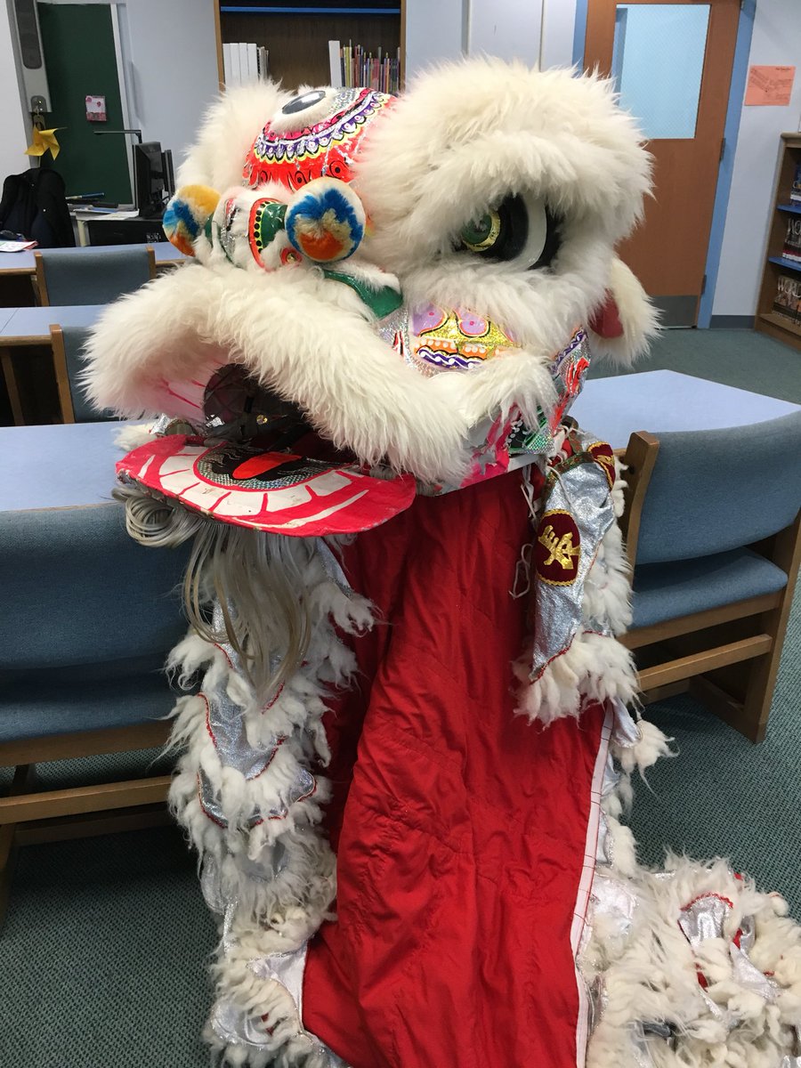 WES_LibraryIMC's tweet photo. Thank you @TeacherChiu for an impromptu lion dance after our internet went out. Gr4 was so thankful to meet and see CC LI perform! #weslibrary @WES_ko218 @WantaghSchools https://t.co/Dmmf66Ywdo
